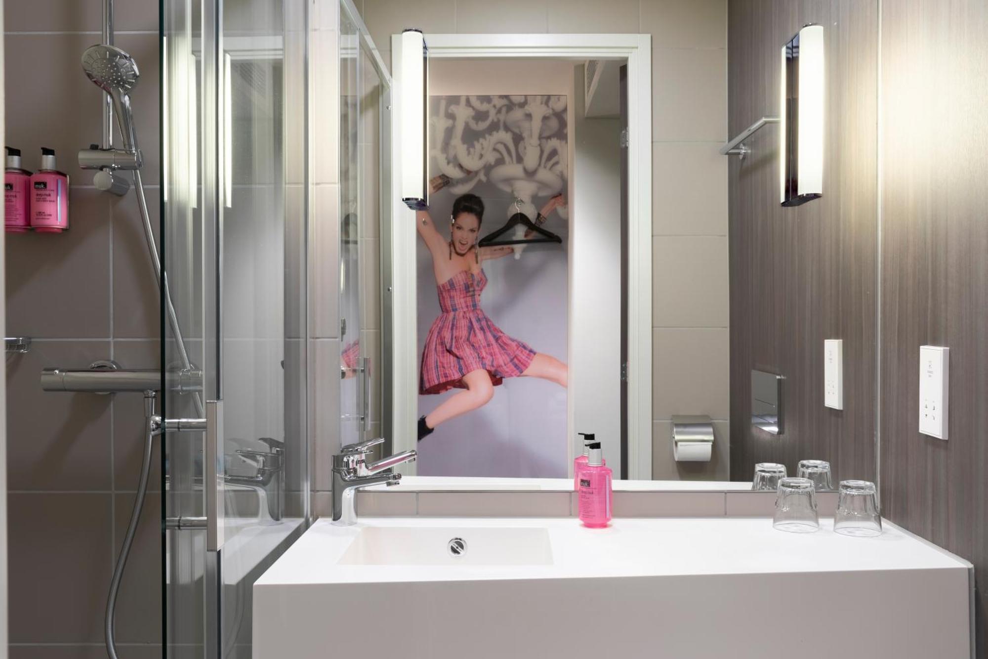 Moxy Edinburgh Airport Hotel Ingliston Ngoại thất bức ảnh