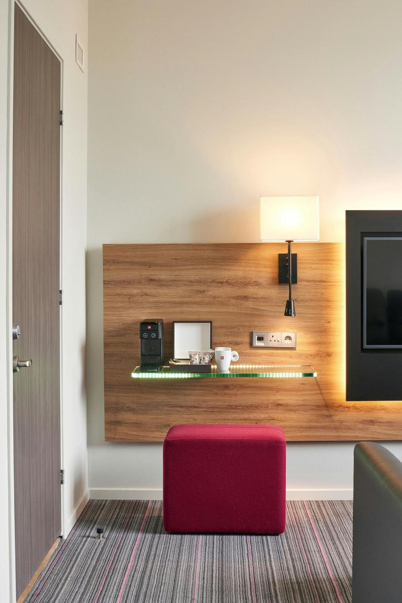 Moxy Edinburgh Airport Hotel Ingliston Ngoại thất bức ảnh
