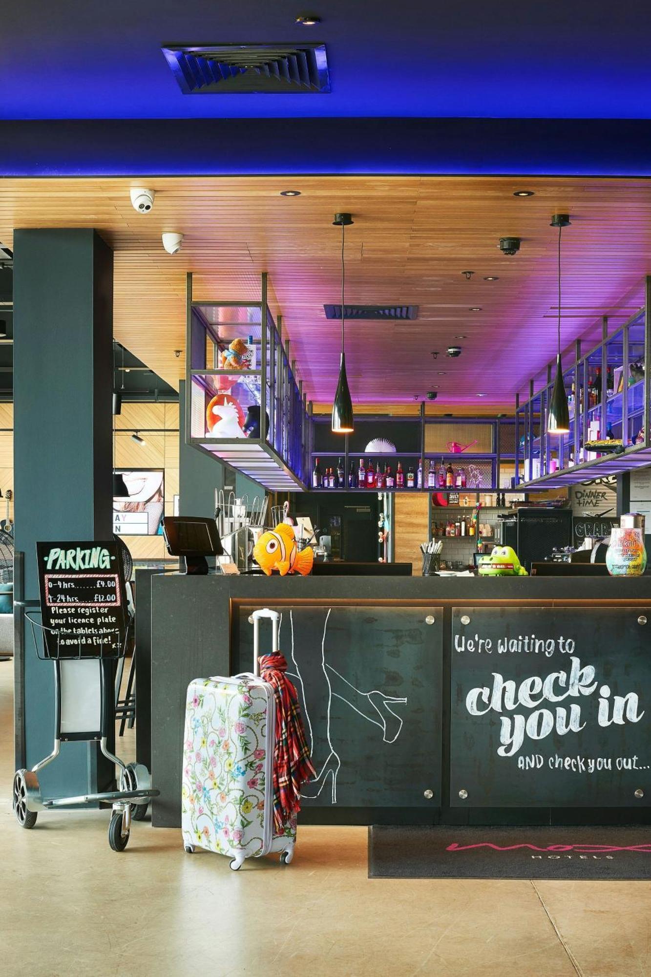 Moxy Edinburgh Airport Hotel Ingliston Ngoại thất bức ảnh