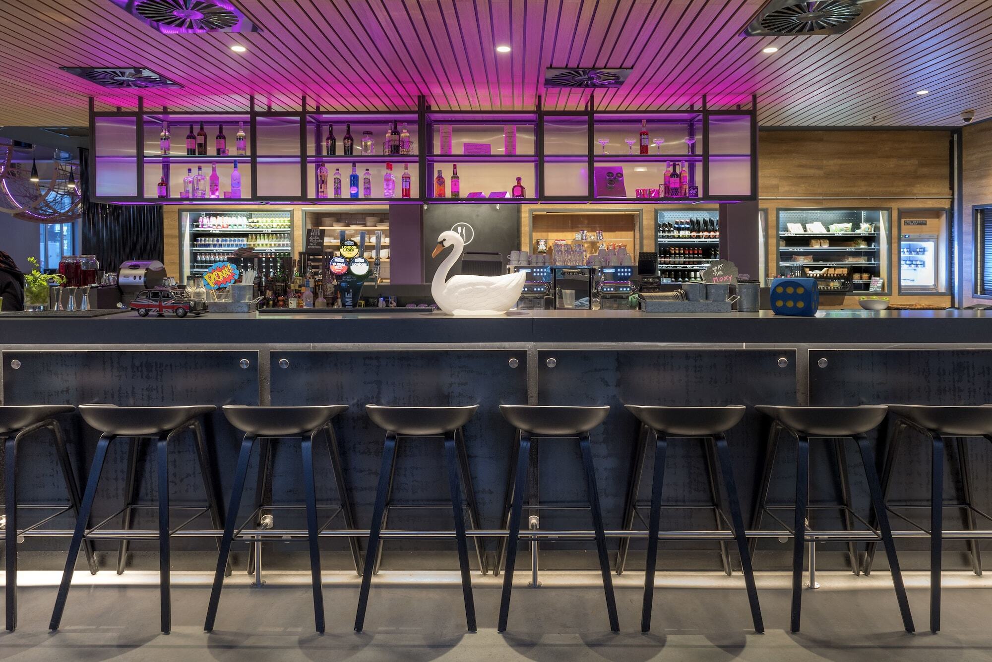 Moxy Edinburgh Airport Hotel Ingliston Ngoại thất bức ảnh