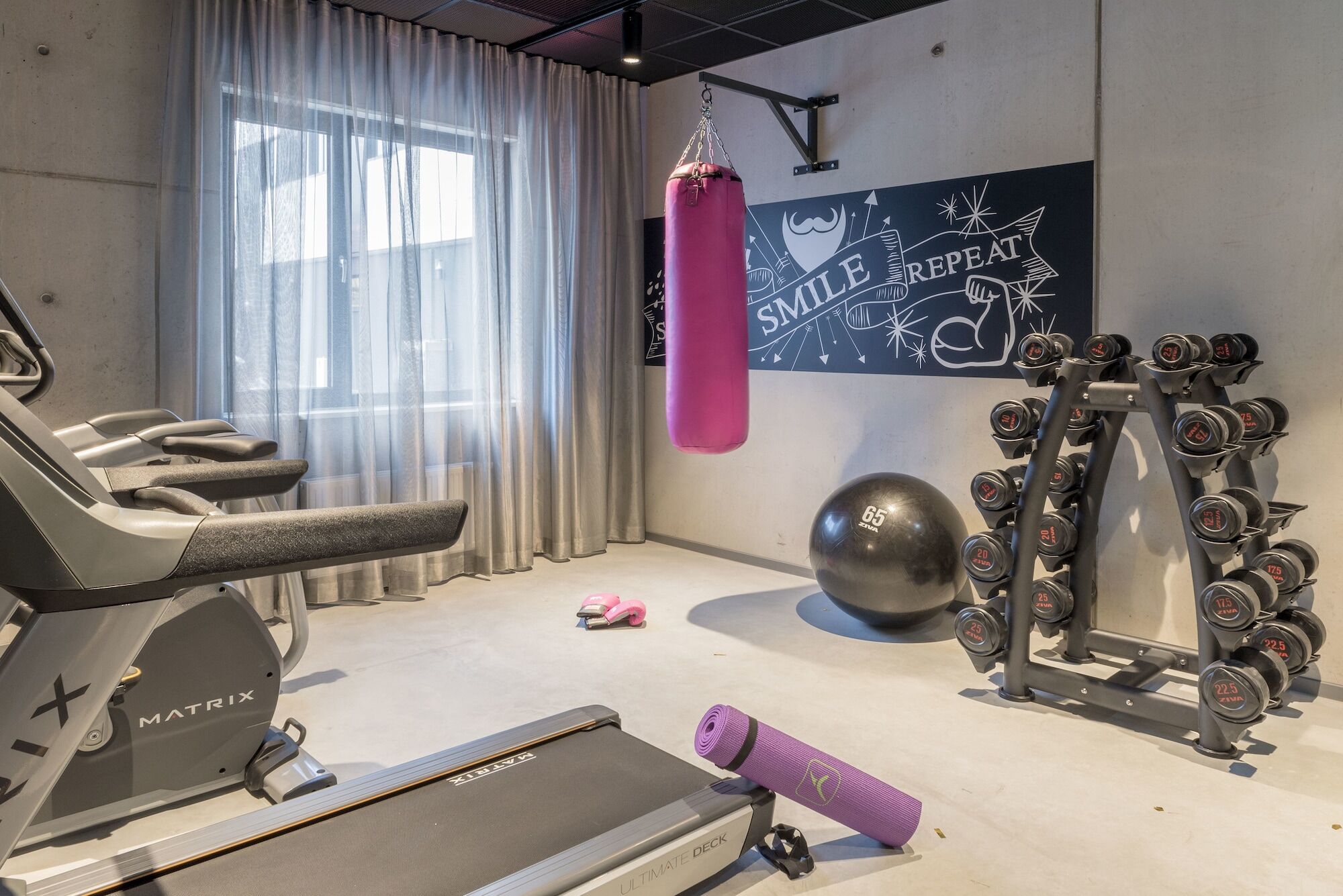 Moxy Edinburgh Airport Hotel Ingliston Ngoại thất bức ảnh